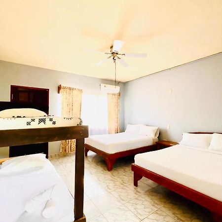 Hotel Georgi Cr Veintisiete de Abril 外观 照片