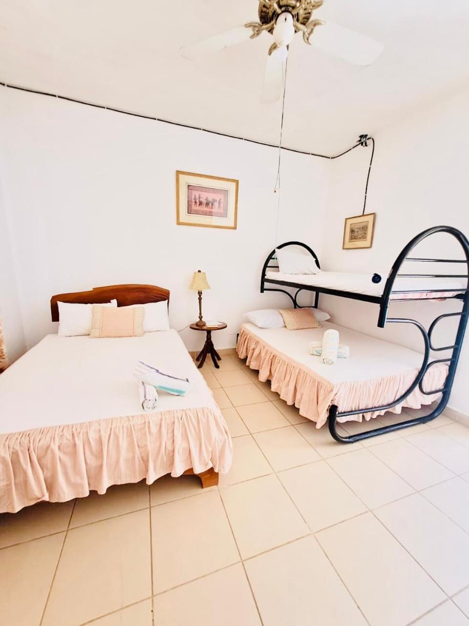 Hotel Georgi Cr Veintisiete de Abril 外观 照片
