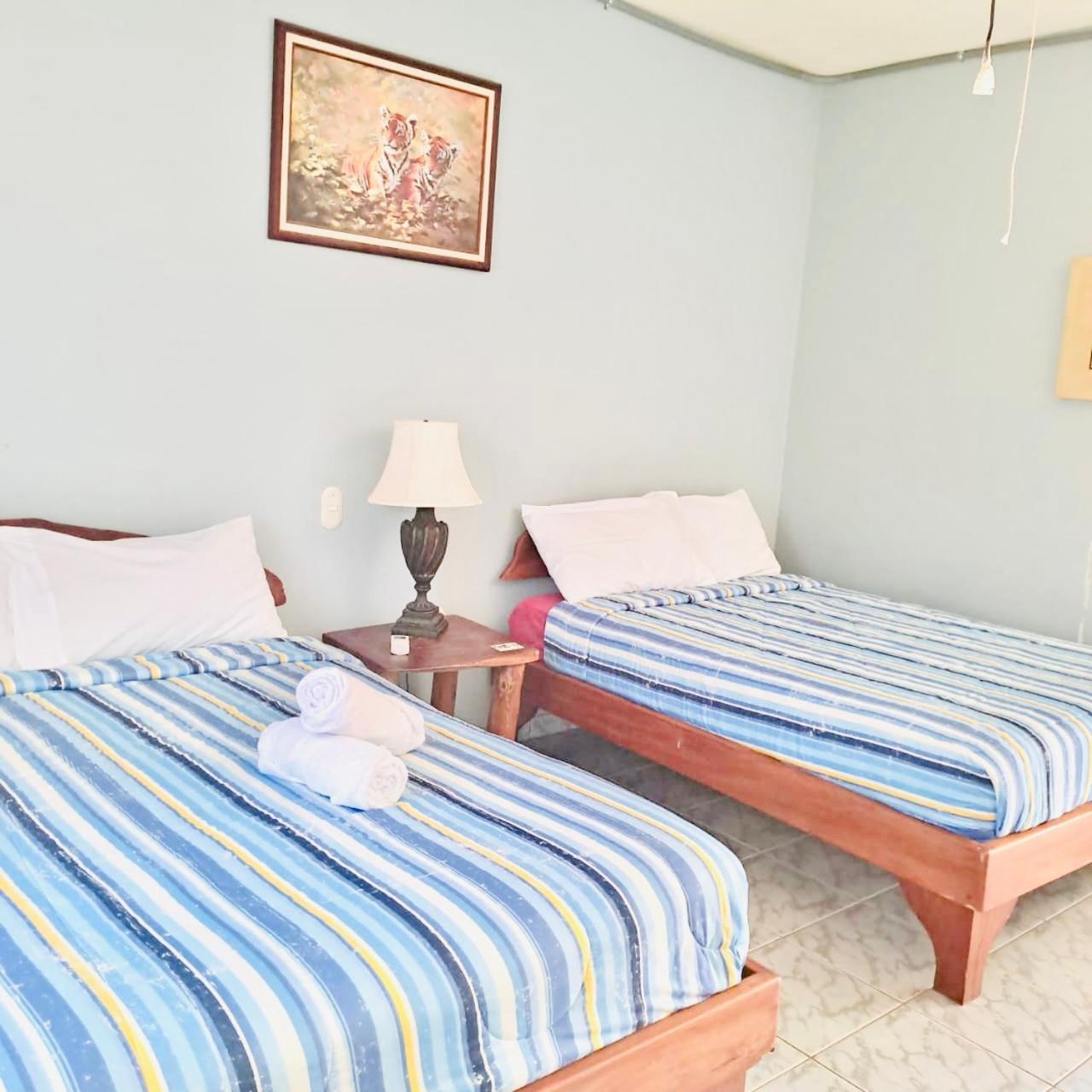 Hotel Georgi Cr Veintisiete de Abril 外观 照片