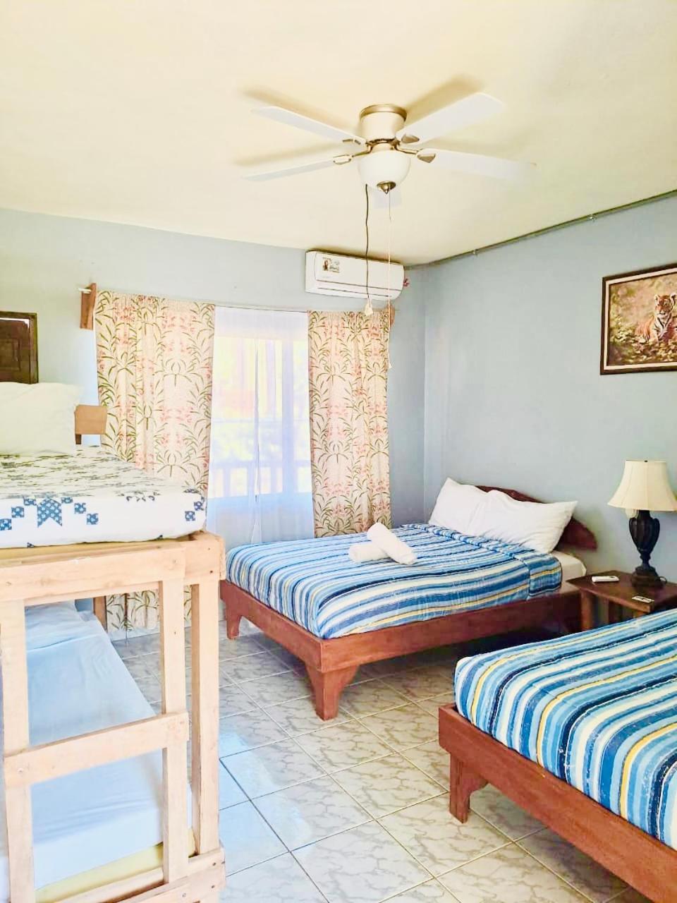 Hotel Georgi Cr Veintisiete de Abril 外观 照片