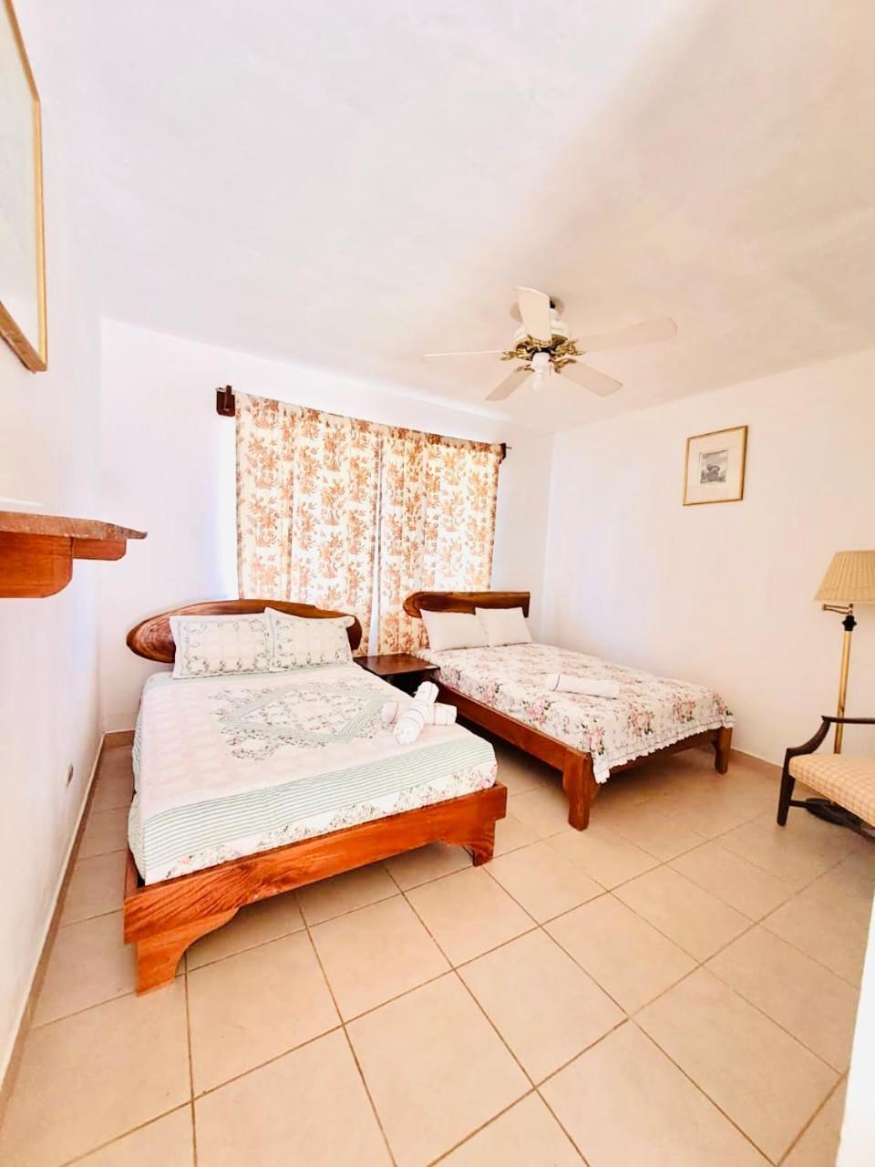 Hotel Georgi Cr Veintisiete de Abril 外观 照片