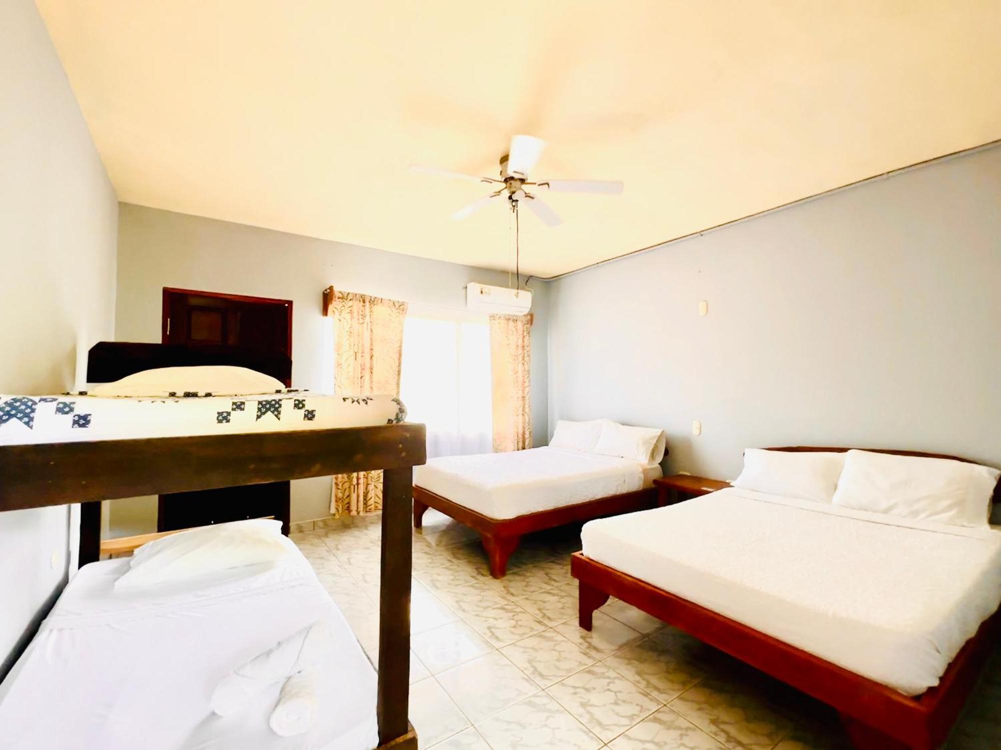 Hotel Georgi Cr Veintisiete de Abril 外观 照片