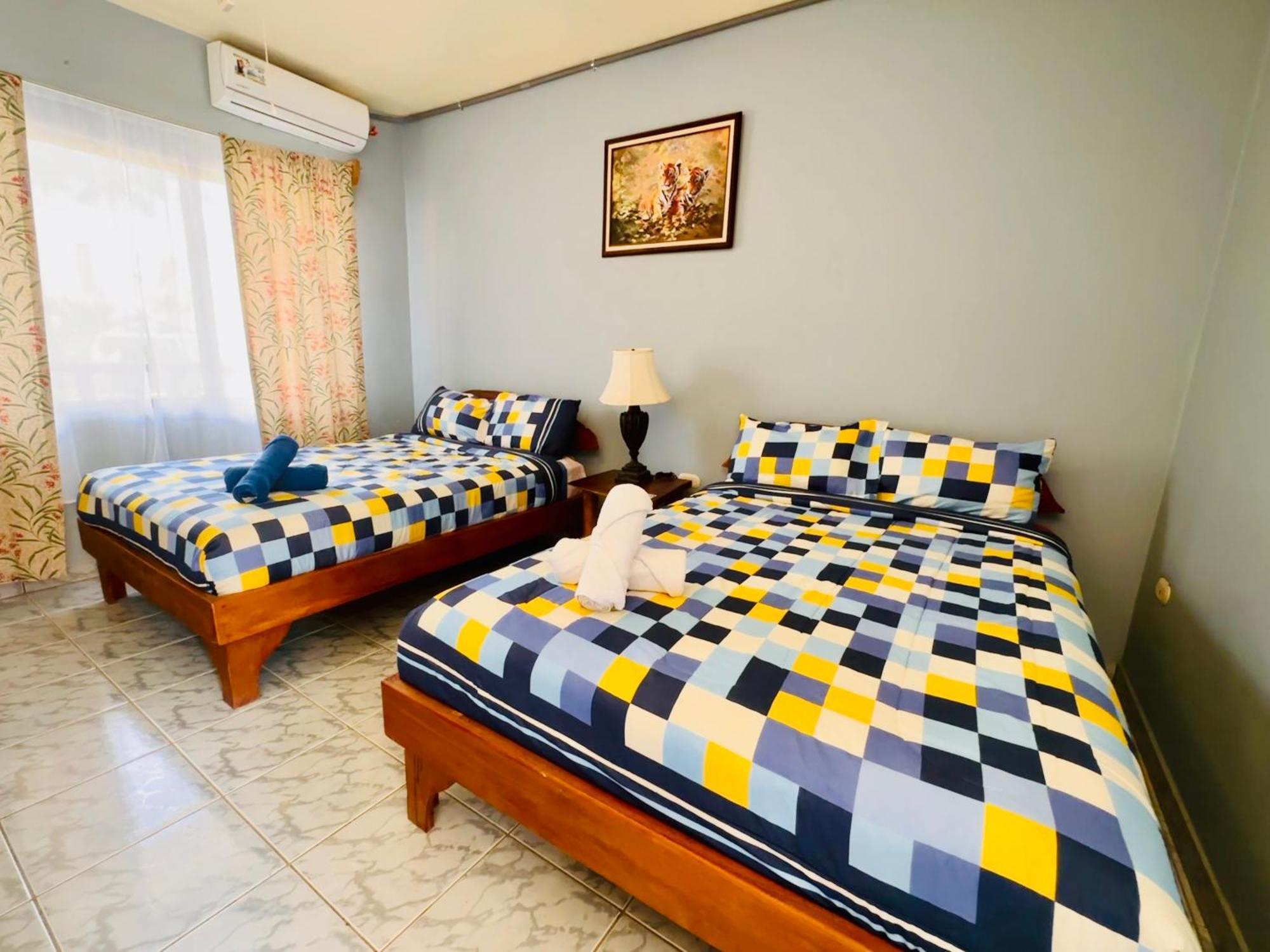 Hotel Georgi Cr Veintisiete de Abril 外观 照片