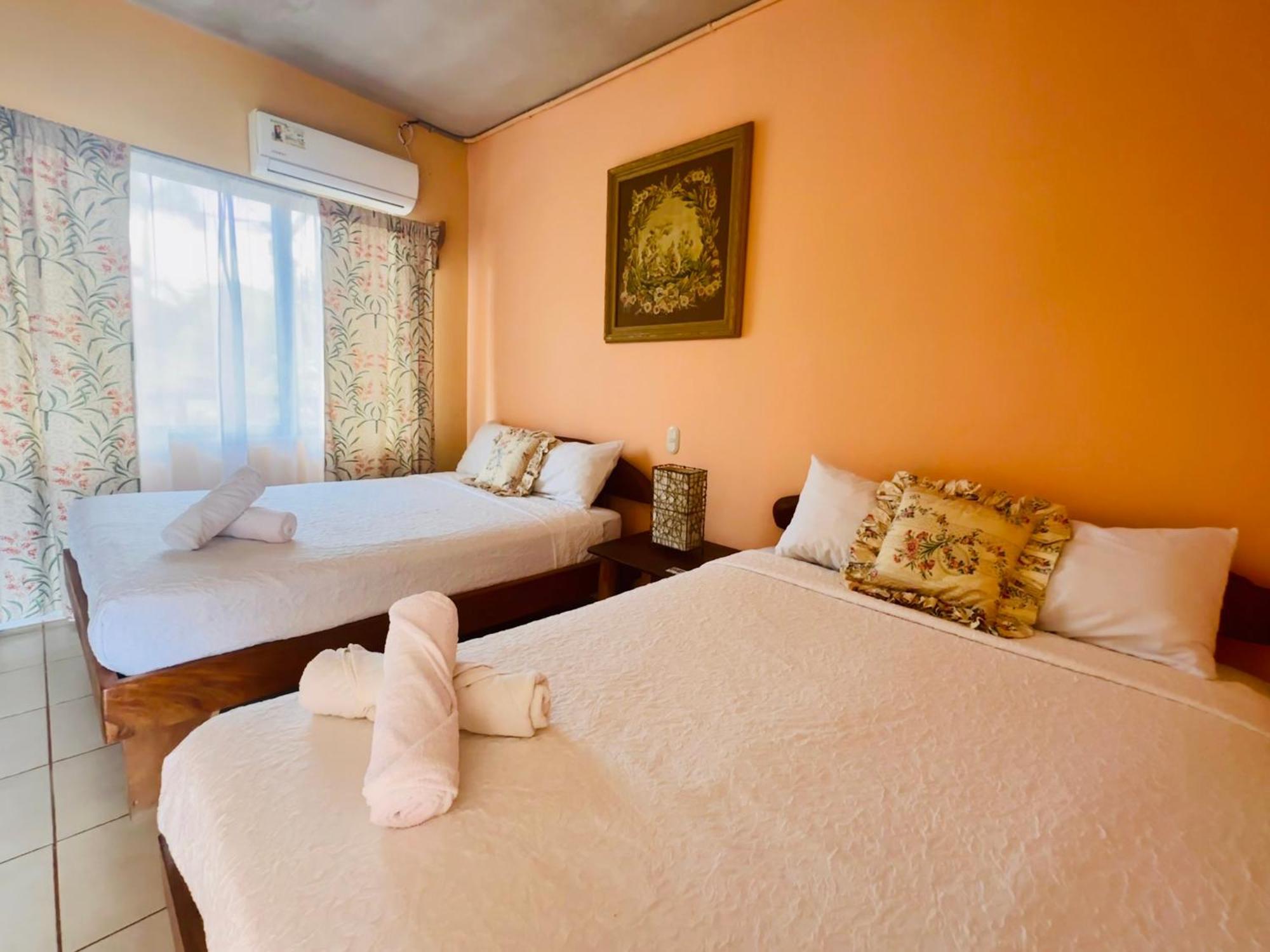 Hotel Georgi Cr Veintisiete de Abril 外观 照片