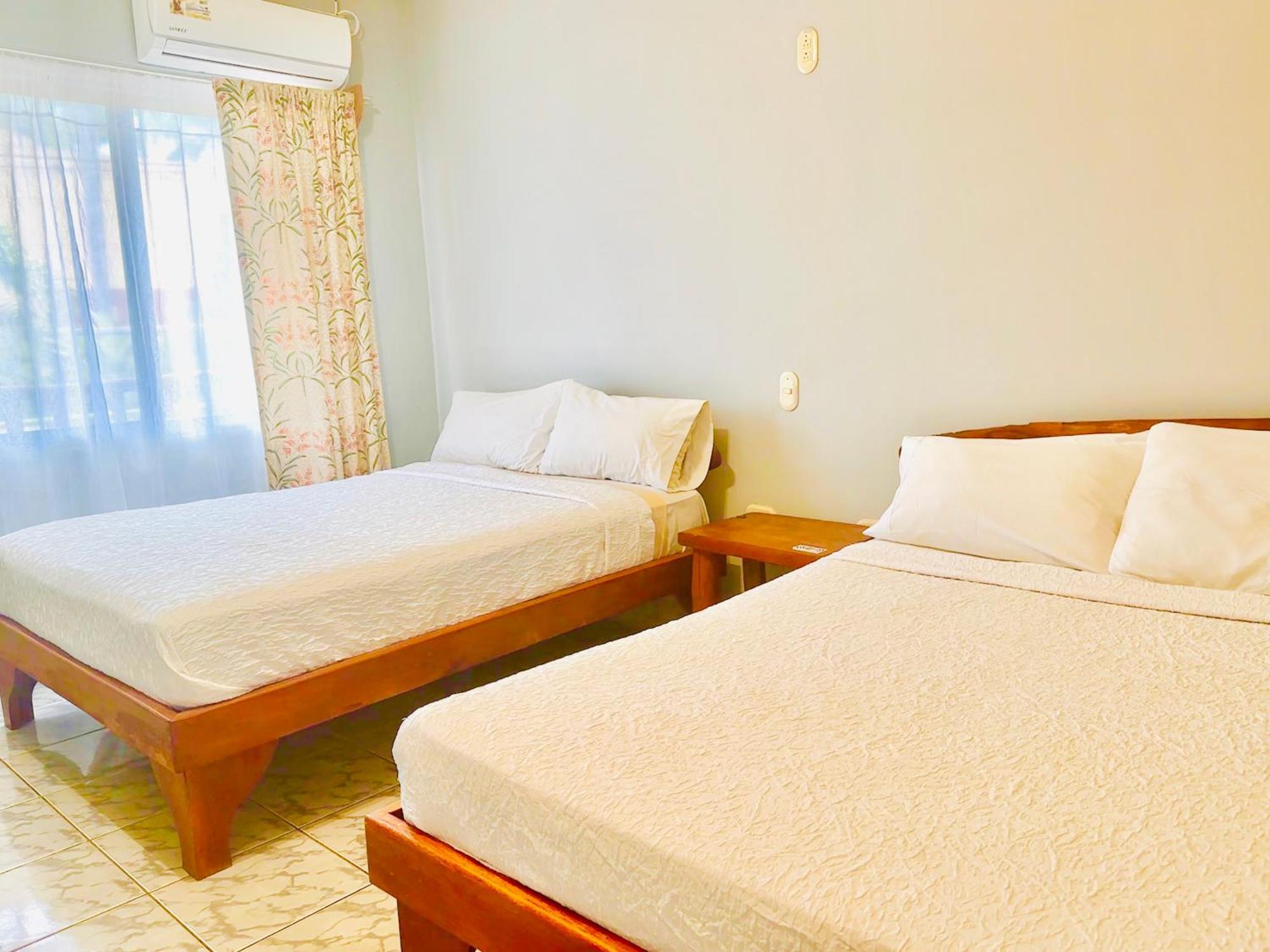 Hotel Georgi Cr Veintisiete de Abril 外观 照片