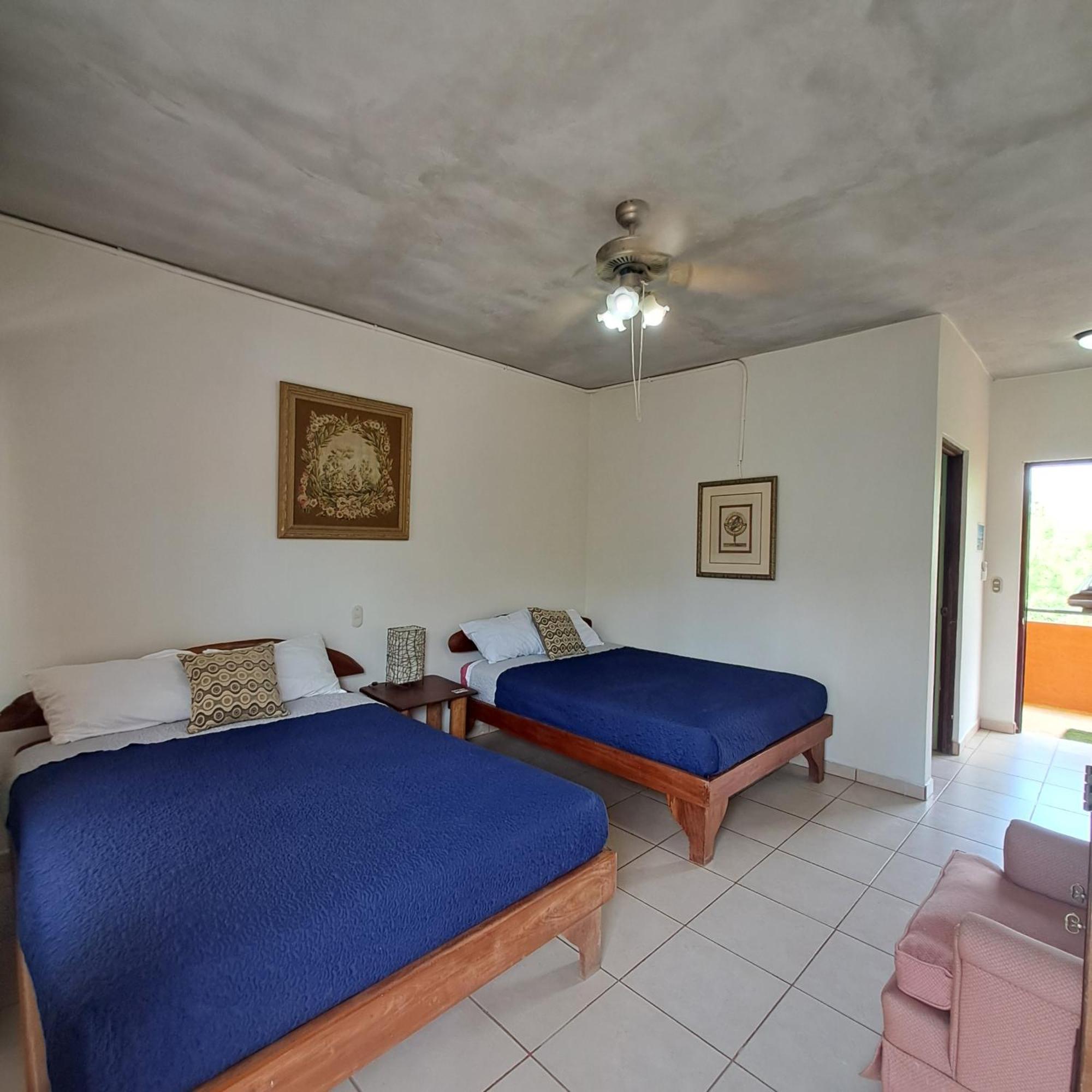 Hotel Georgi Cr Veintisiete de Abril 外观 照片