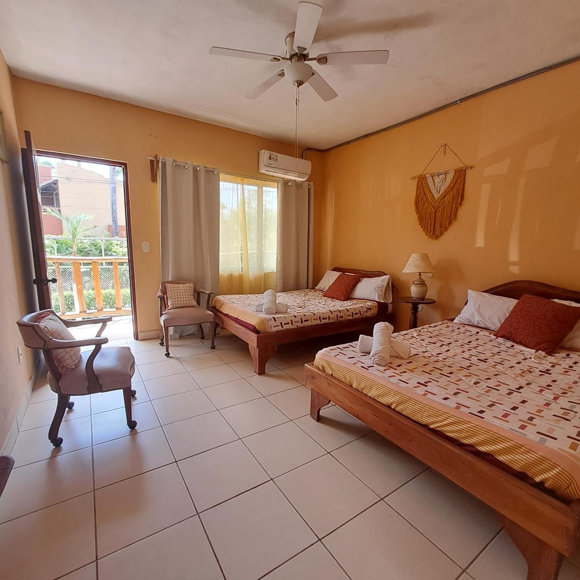 Hotel Georgi Cr Veintisiete de Abril 外观 照片