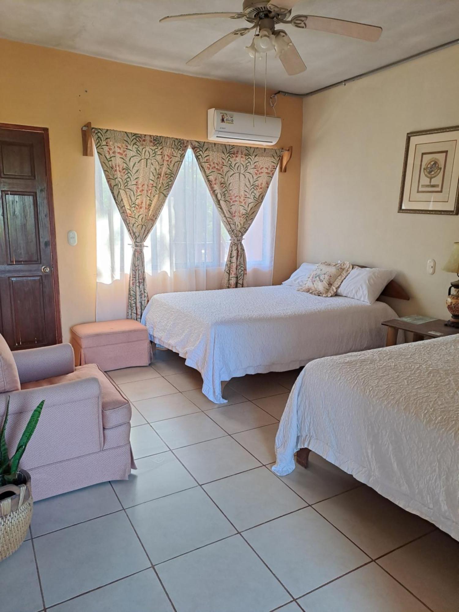 Hotel Georgi Cr Veintisiete de Abril 外观 照片