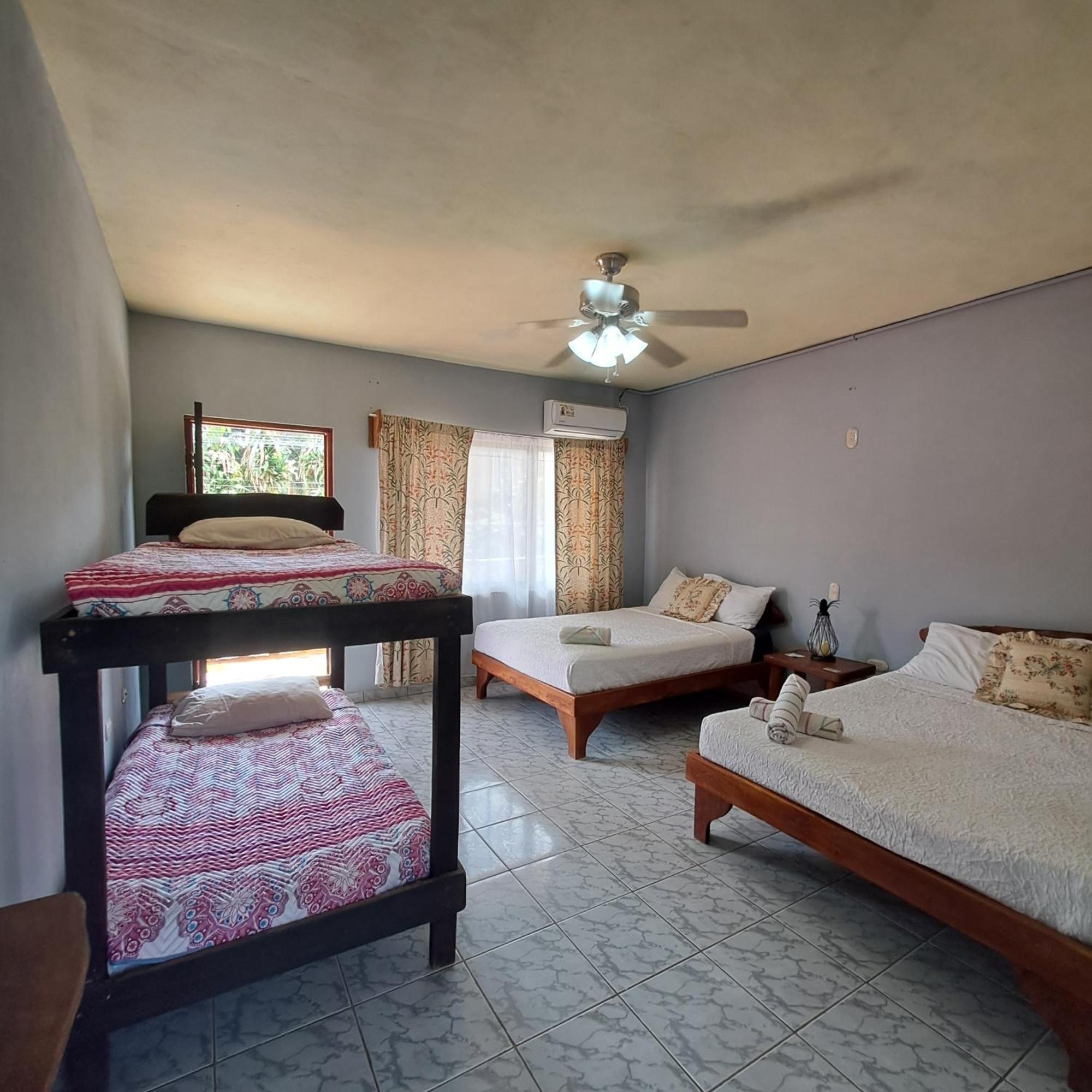 Hotel Georgi Cr Veintisiete de Abril 外观 照片